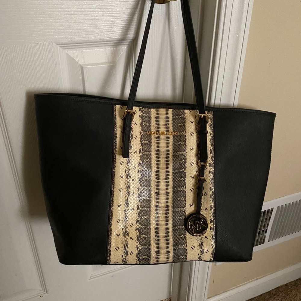 Auth Michael Kors EUC leather/snakeskin Large shoulder bag